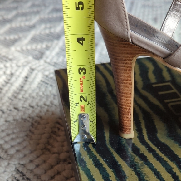 Moda Women's Beige Strappy Heels - Picture 8 of 9
